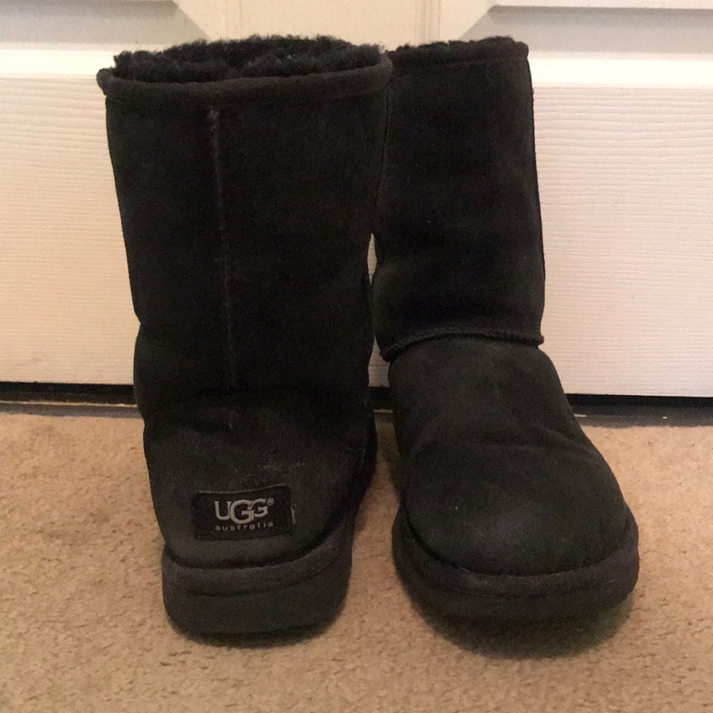 Women’s black UGG boots - Picture 3 of 5